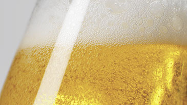 Ta bort gamla rödvinsfläckar